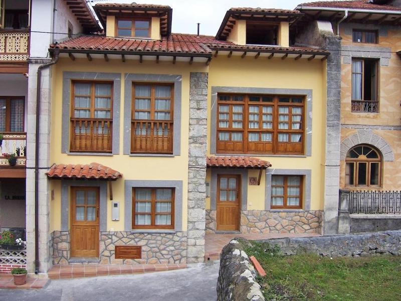 Five-Bedroom House image 1