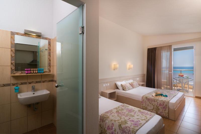 Classic Triple Room image 2