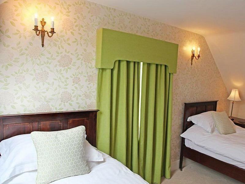 Standard Twin Room image 1