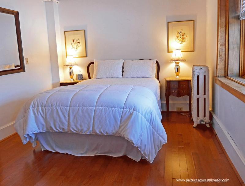 Budget Queen Room image 4