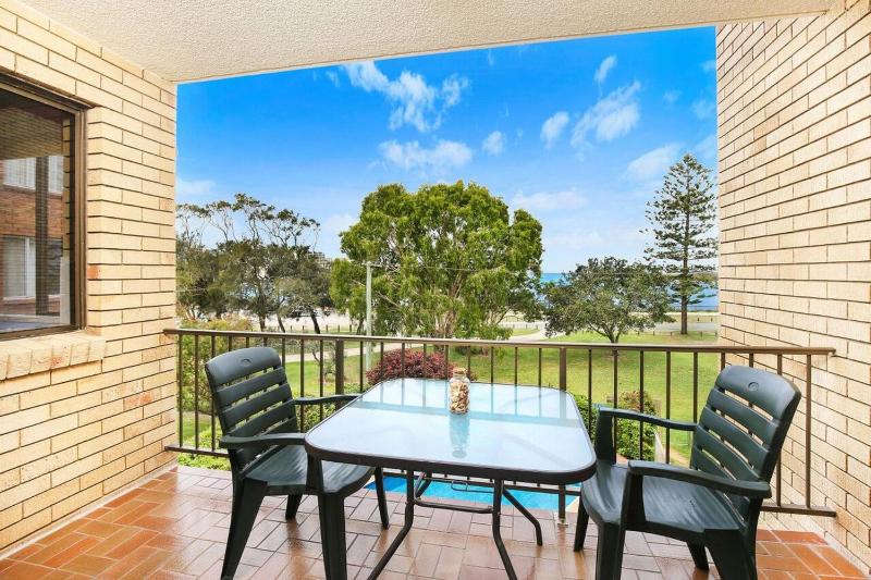 Golden Shores U7 21 Landsborough Parade - image 3