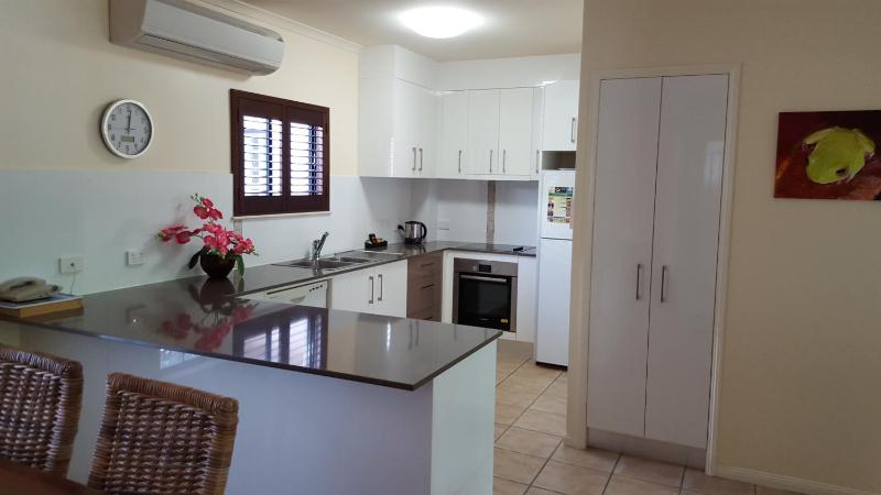 Nautilus Holiday Apartments - image 24