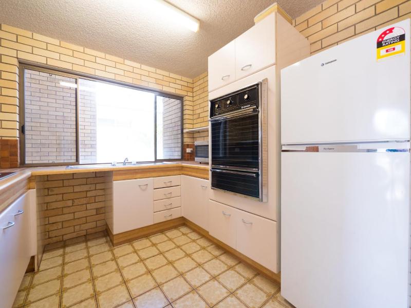 Golden Shores Unit 3 21 Landsborough Parade - image 12