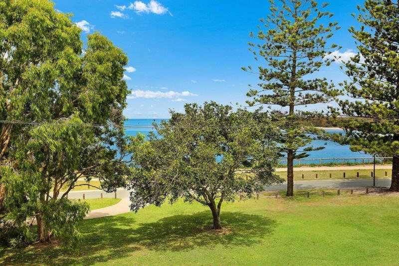 Golden Shores Unit 3 21 Landsborough Parade - image 16
