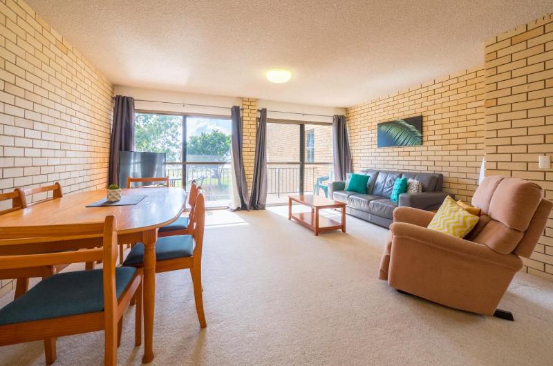 Golden Shores Unit 3 21 Landsborough Parade - image 8