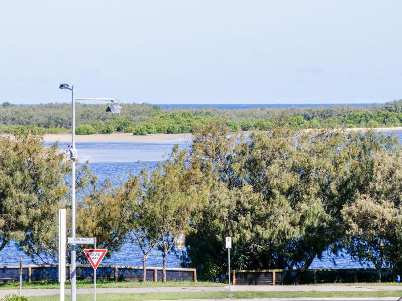 Explorer Cove Unit 6 31 Kennedy Pde - image 2