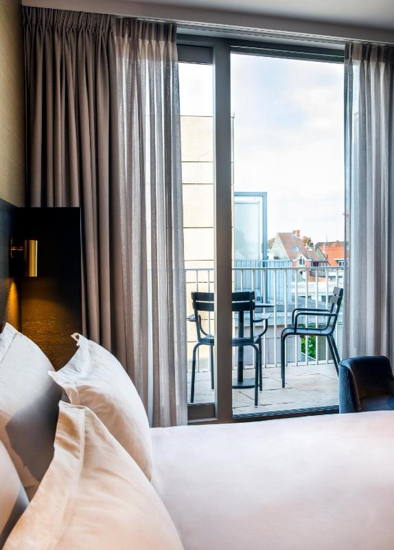 Luxury Room with Balcony image 1