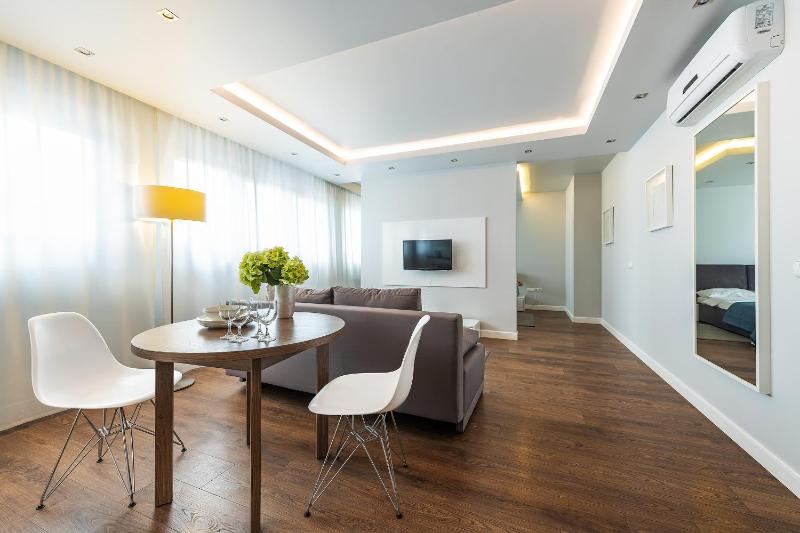 One-Bedroom Apartment image 4