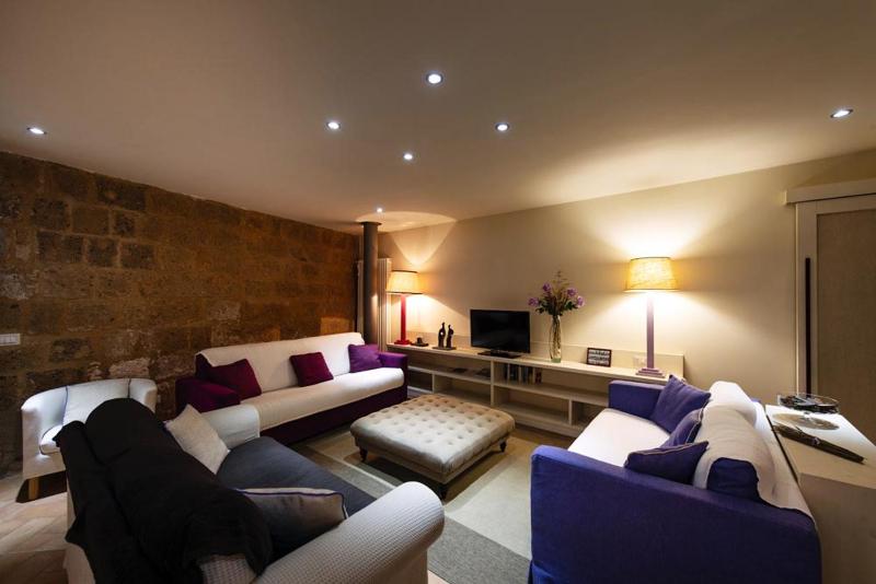 Deluxe King Suite image 1
