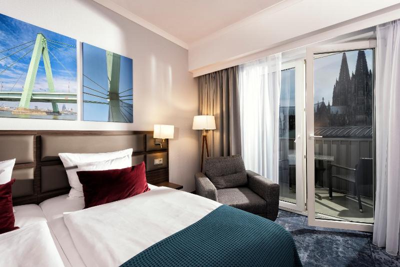 Deluxe Double or Twin Room with City View image 4