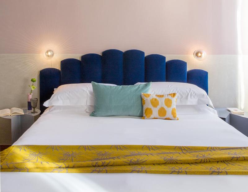 Deluxe Double Room image 2