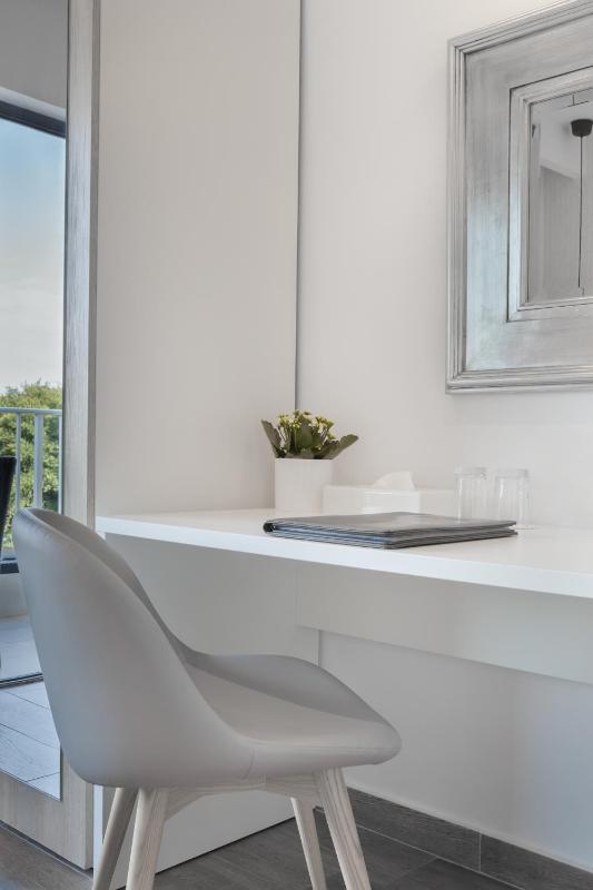 Standard Double or Twin Room with Sea Front image 3