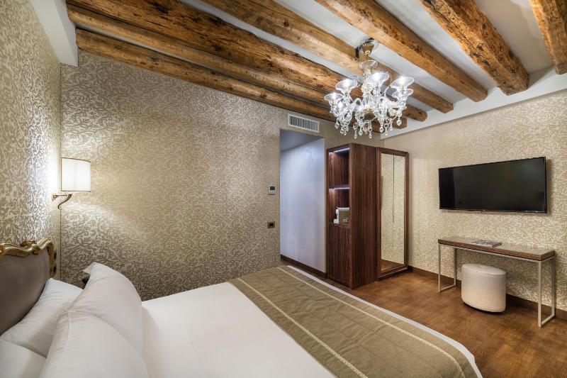 Superior Double or Twin Room image 2