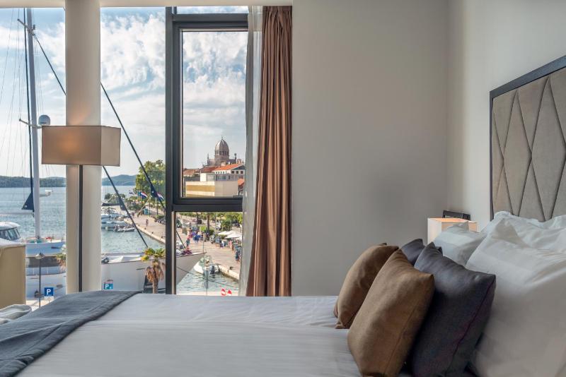 Superior Double Room with City View image 1