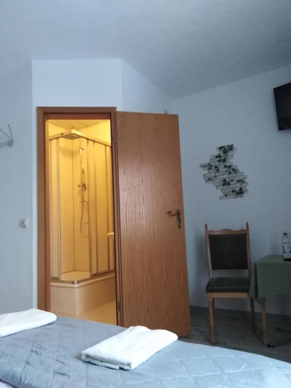 Standard Double Room image 3