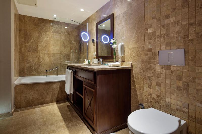Executive Deluxe Suite image 2