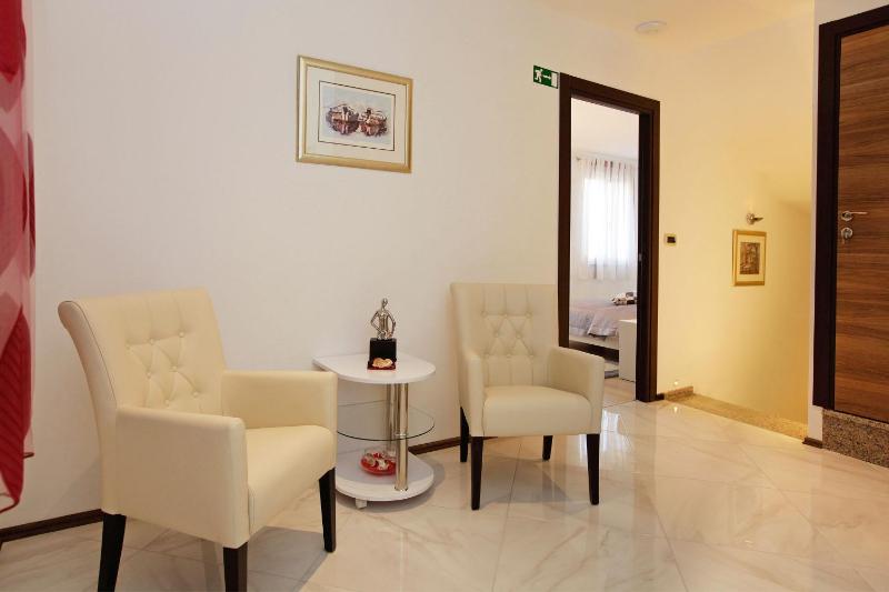 Deluxe Villa image 4