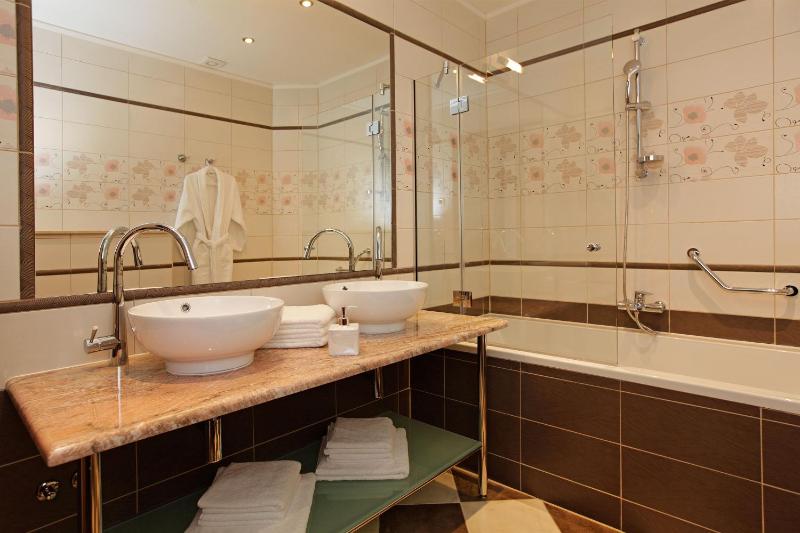 Deluxe Villa image 2