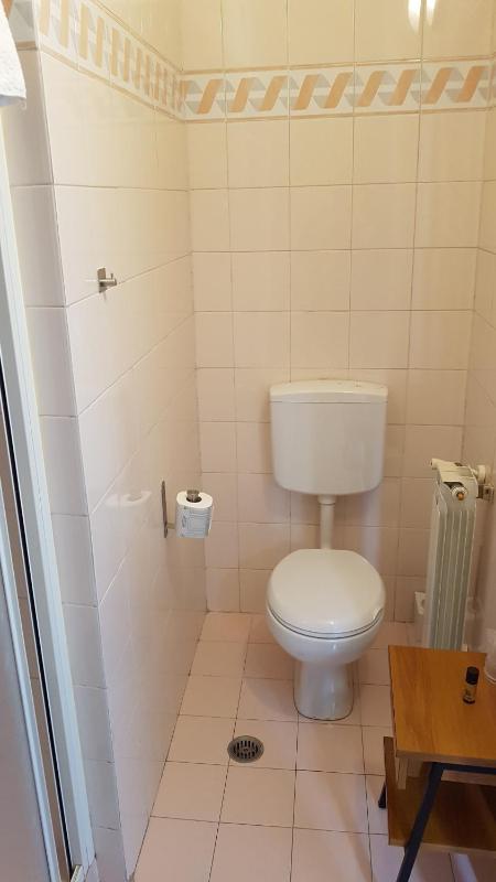 Large Single Room image 1