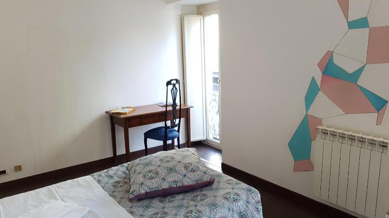 Large Single Room image 3