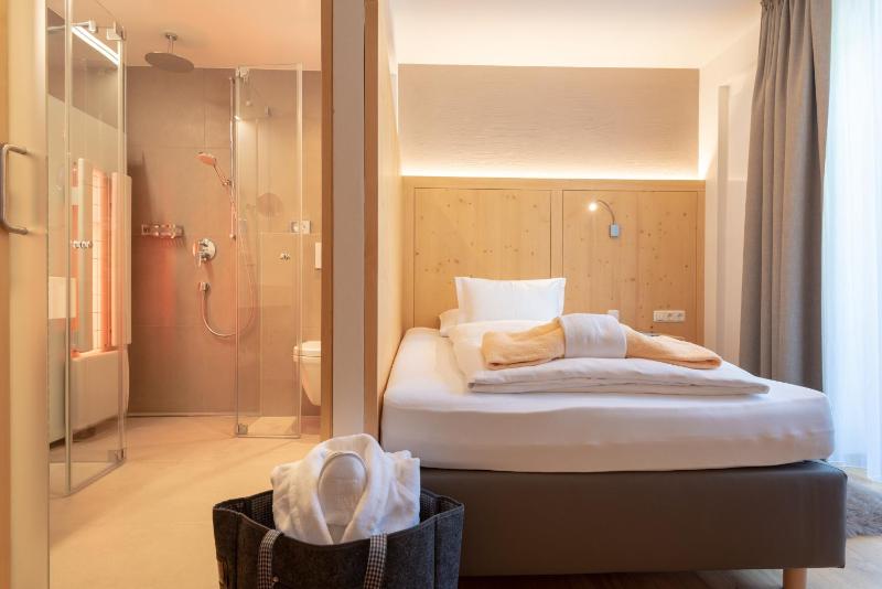 Single Room with Balcony image 1
