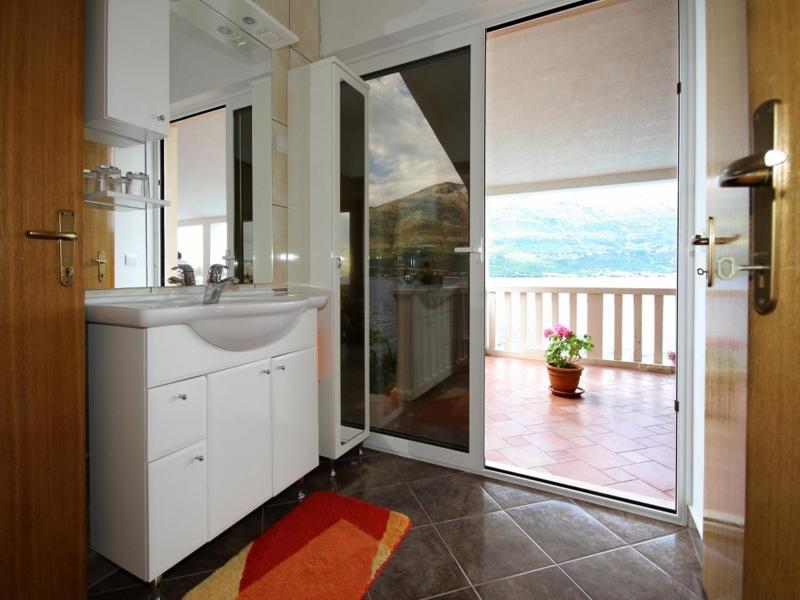 Private Entrance One-Bedroom Apartment with Sea View and Terrace image 2