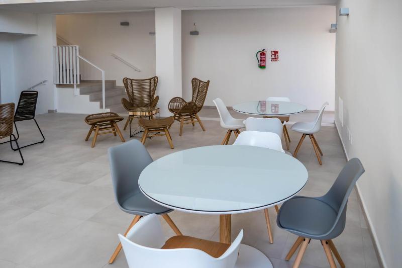 Carihuela Suites - image 18
