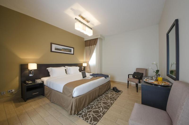 Executive One-Bedroom Apartment image 3