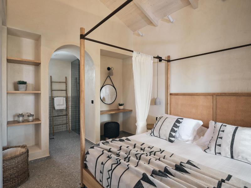 Suite with Sea View image 2