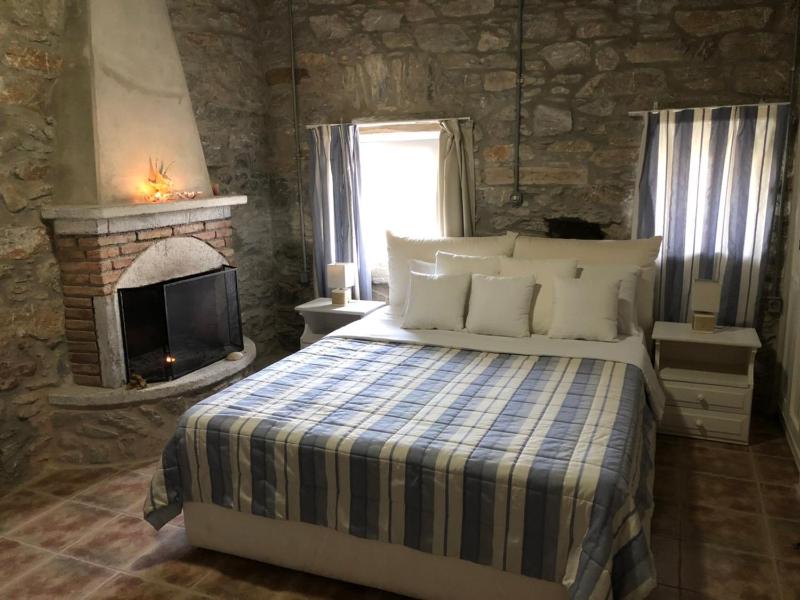 Double Room image 3