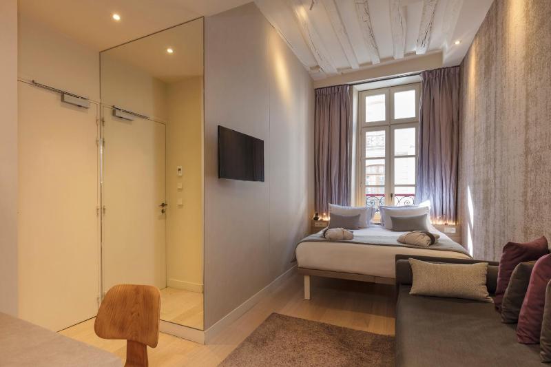 Deluxe Double Room image 4