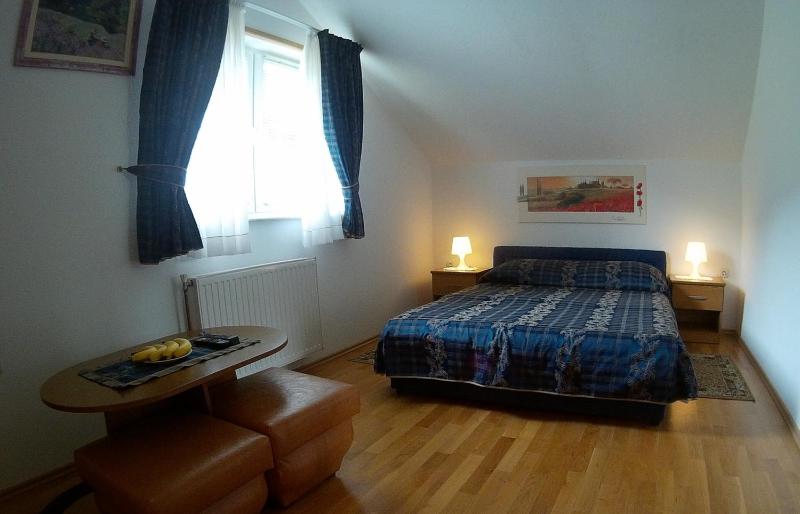 Double Room image 3