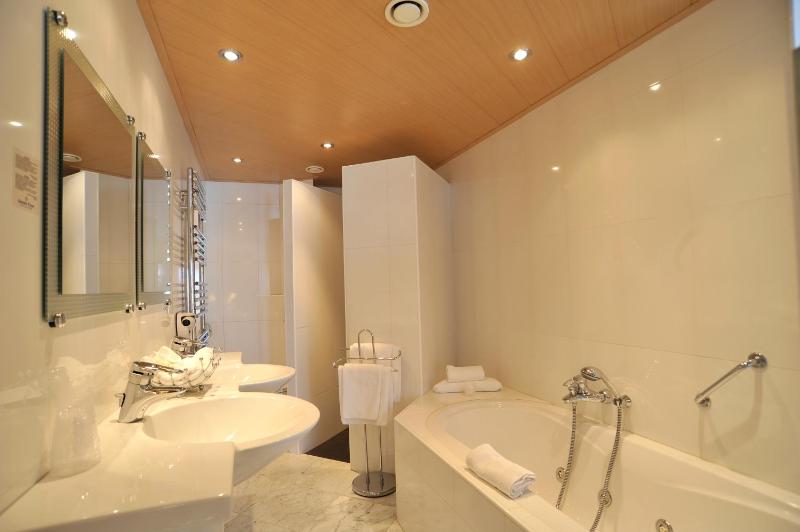 Superior Double Room image 2