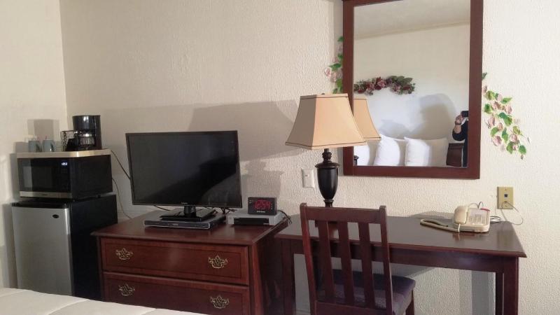 Standard King Room image 2