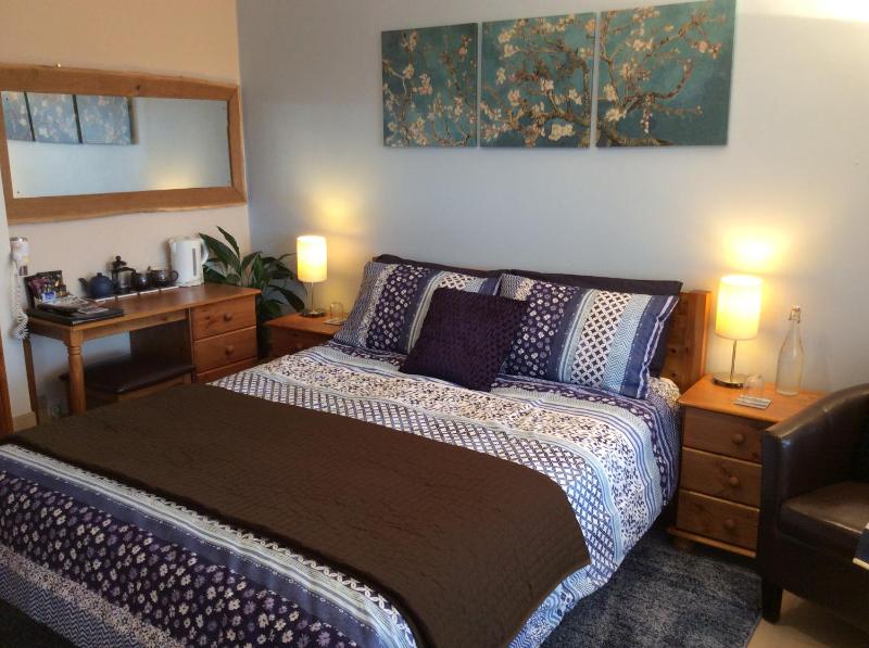Superior King Room image 4