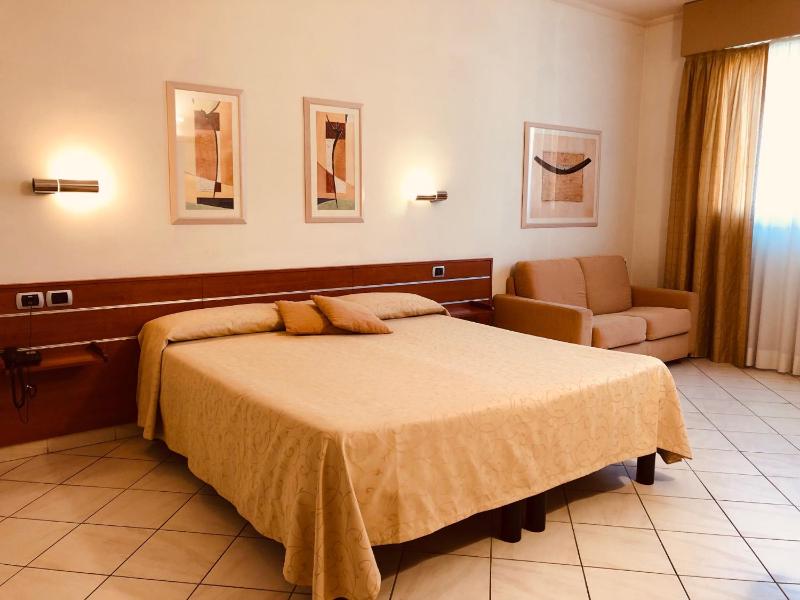 Double Room image 2