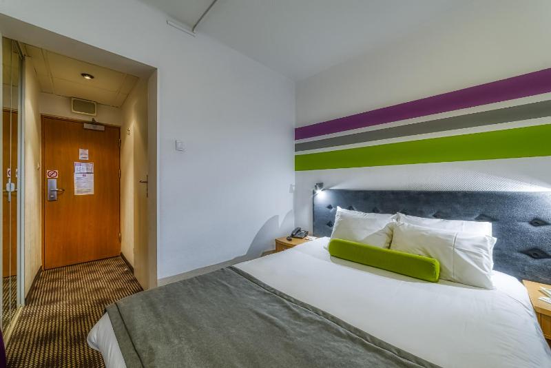 Standard Double Room image 3
