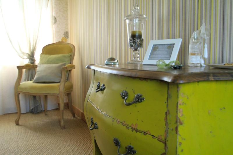 Deluxe Double Room image 2