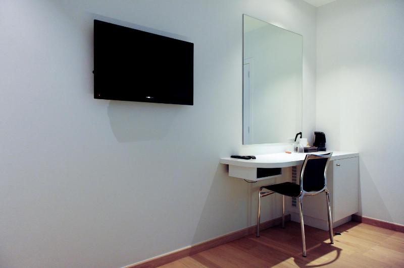 Deluxe Double Room image 2