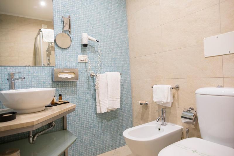 Standard Double or Twin Room image 3