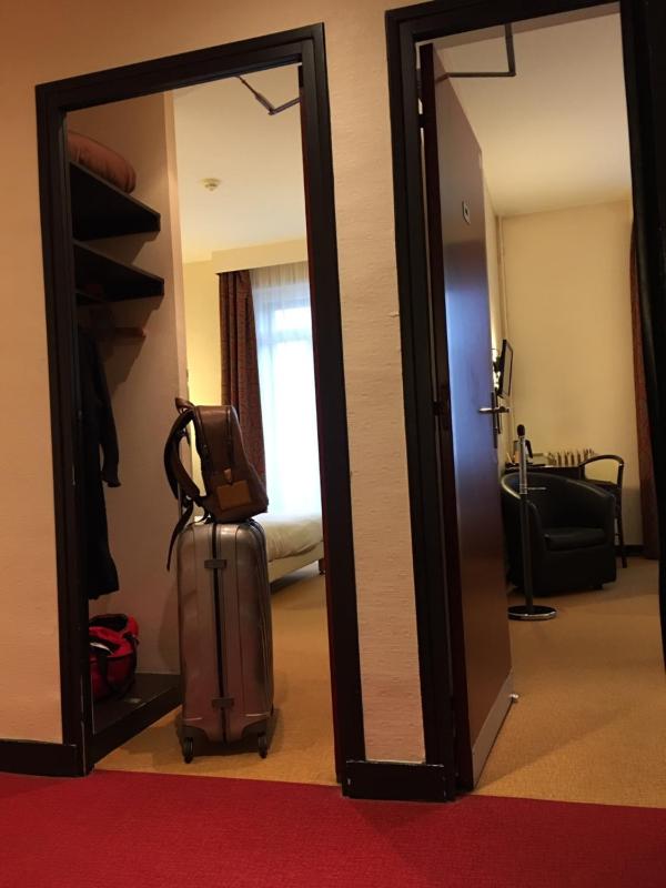 2 Adjacent Room image 3