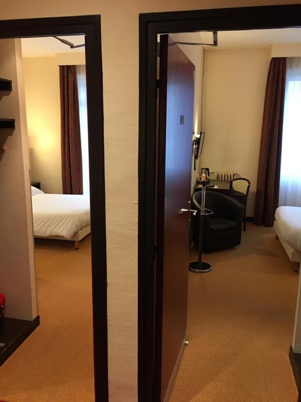 2 Adjacent Room image 4