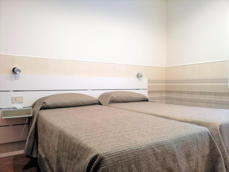 Double Room with Shared Bathroom image 3