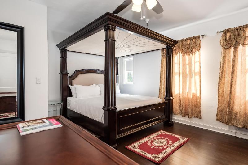 Executive King Suite image 3