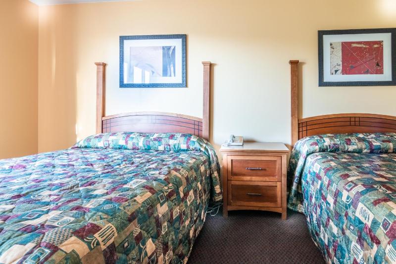 Deluxe Queen Suite image 3