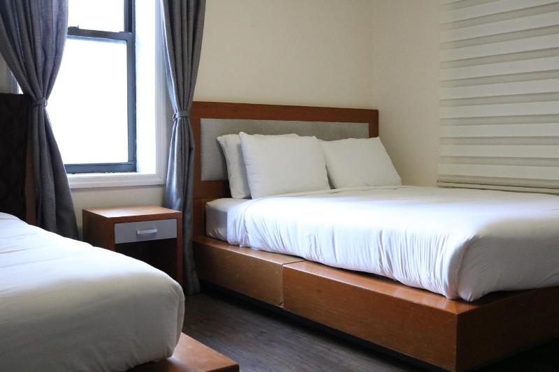 Triple Room with Private Bathroom image 4