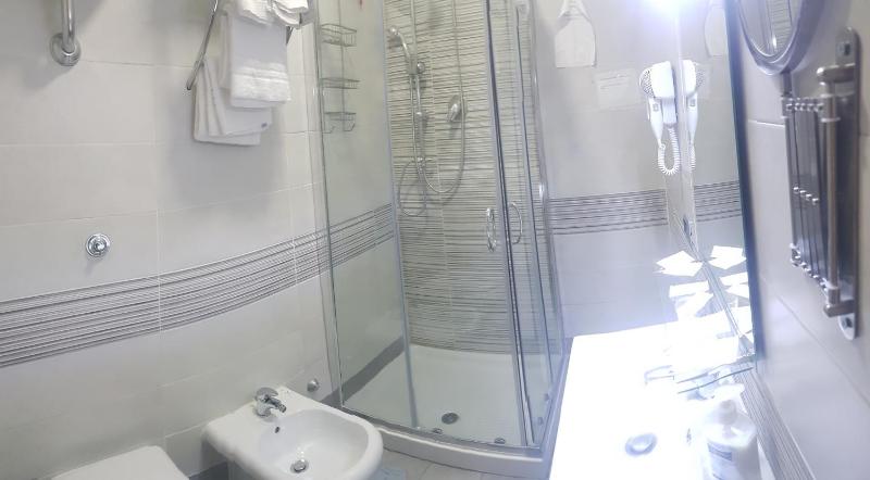 Quadruple Room with Balcony image 4