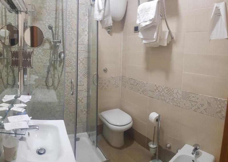 Double Room with Balcony image 3