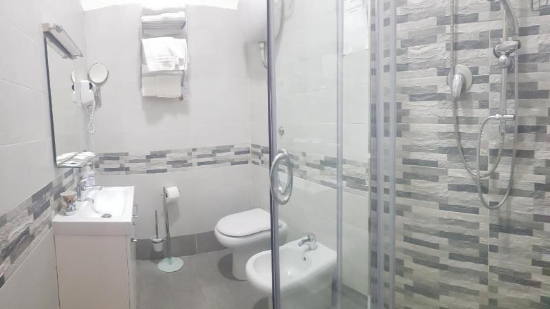 Double Room with Balcony image 4