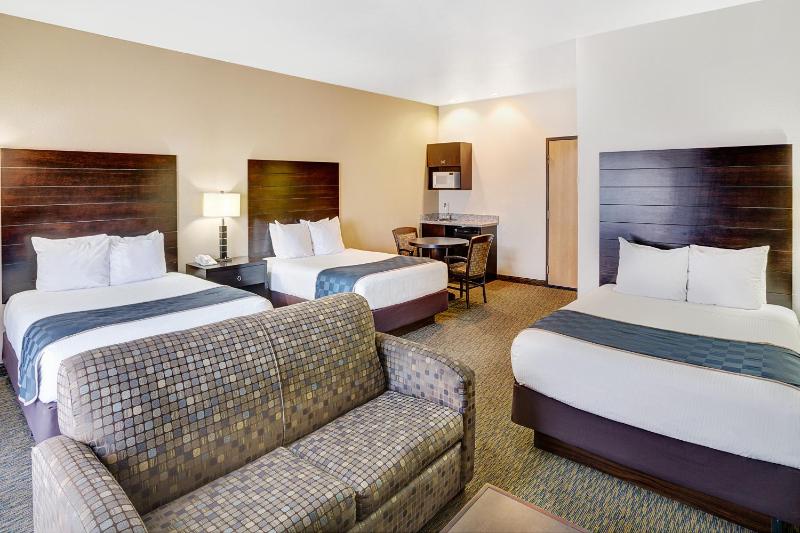 Studio Suite with Three Queen Beds - Non-Smoking image 2
